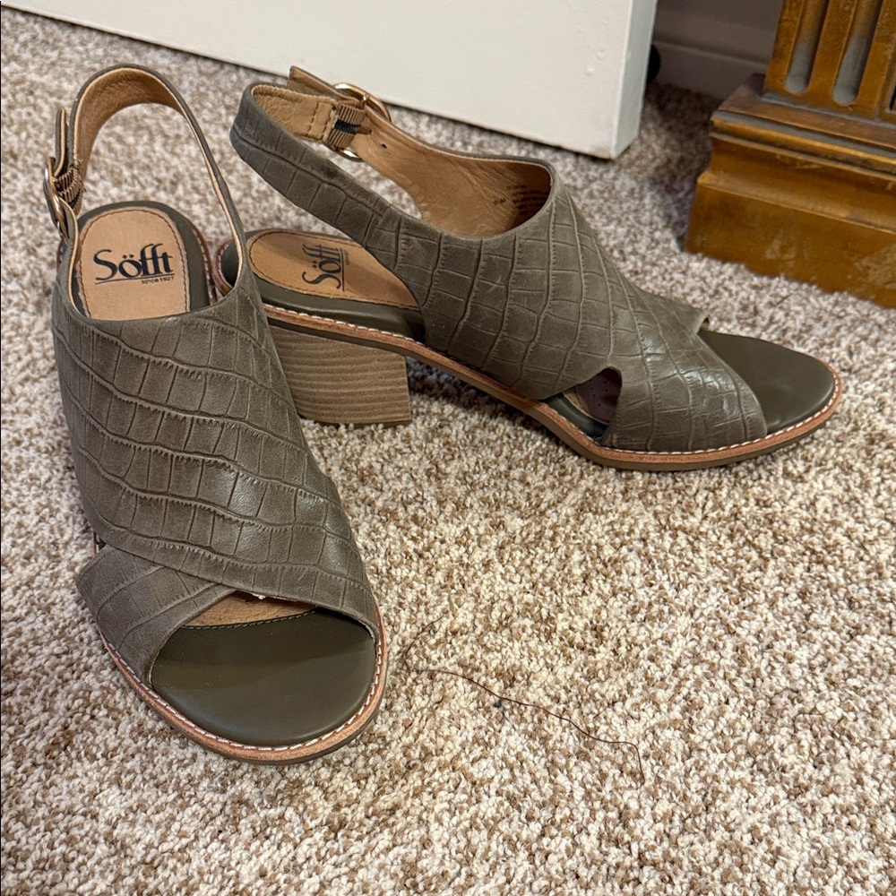 Sofft Olive Croc-Embossed Leather Sandals